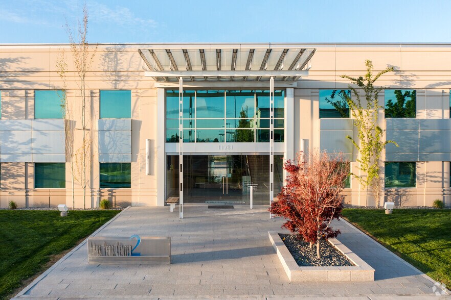 11781 S Lone Peak Pky, Draper, UT à louer - Photo du bâtiment - Image 3 de 16