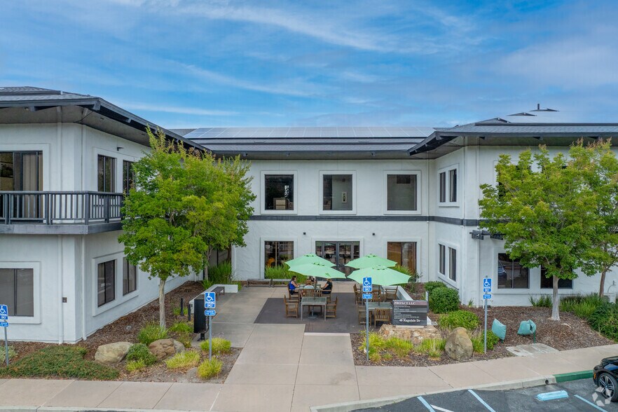 40 Ragsdale Dr, Monterey, CA à louer - Photo du bâtiment - Image 3 de 7