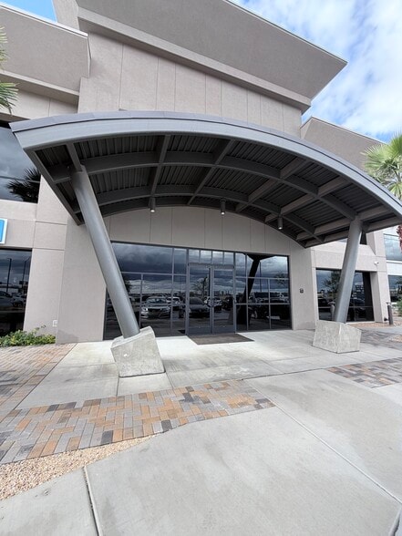 1360 N Bullard Ave, Goodyear, AZ à louer - Photo du bâtiment - Image 2 de 5