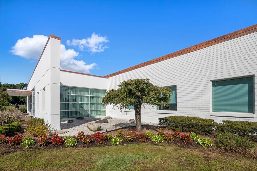 305 W Grand Ave, Montvale, NJ à louer - Photo du bâtiment - Image 3 de 5