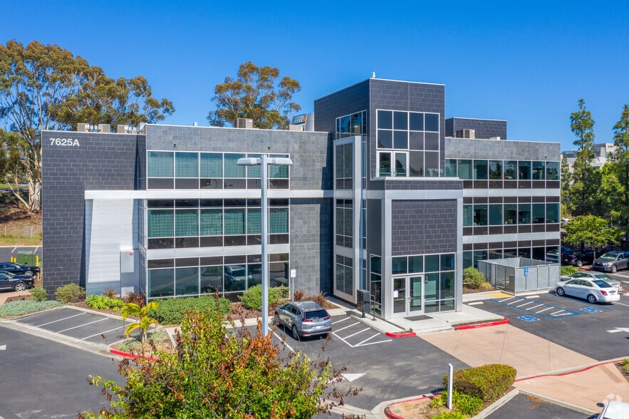 7625-7675 Mesa College Dr, San Diego, CA à louer - Photo du bâtiment - Image 1 de 4