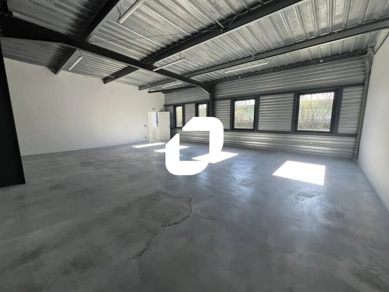 Office in Wambrechies for lease - Building Photo - Image 3 of 14