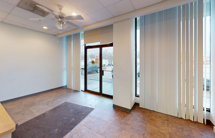 1502 Williamson Rd NE, Roanoke, VA à louer - Photo intérieure - Image 3 de 9