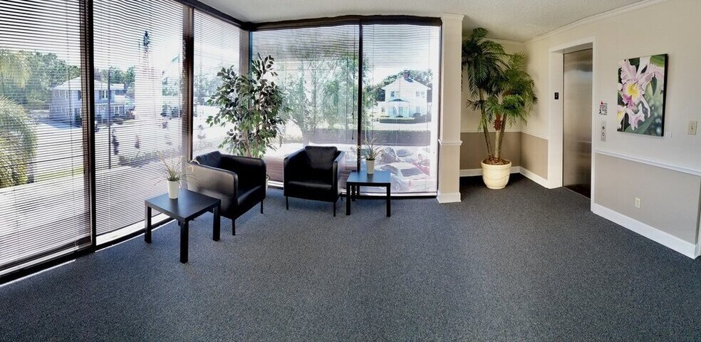 2424 W Manatee Ave, Bradenton, FL à louer - Photo du bâtiment - Image 3 de 3