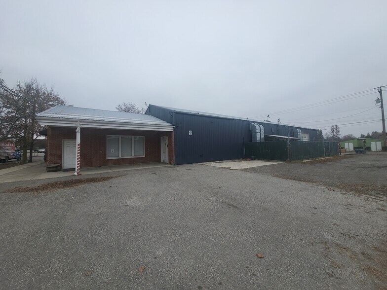 415 E 3rd Ave, Post Falls, ID à vendre - Photo du bâtiment - Image 1 de 5