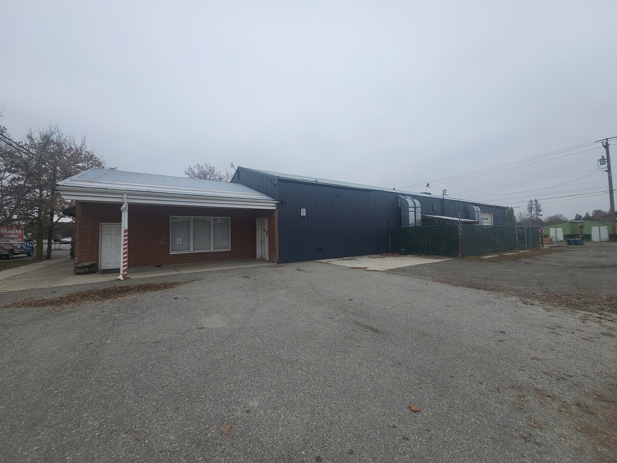 415 E 3rd Ave, Post Falls, ID à vendre Photo du bâtiment- Image 1 de 6