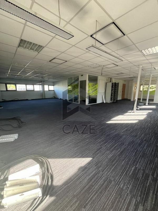 Office in Villenave-d'Ornon for lease Interior Photo- Image 1 of 6
