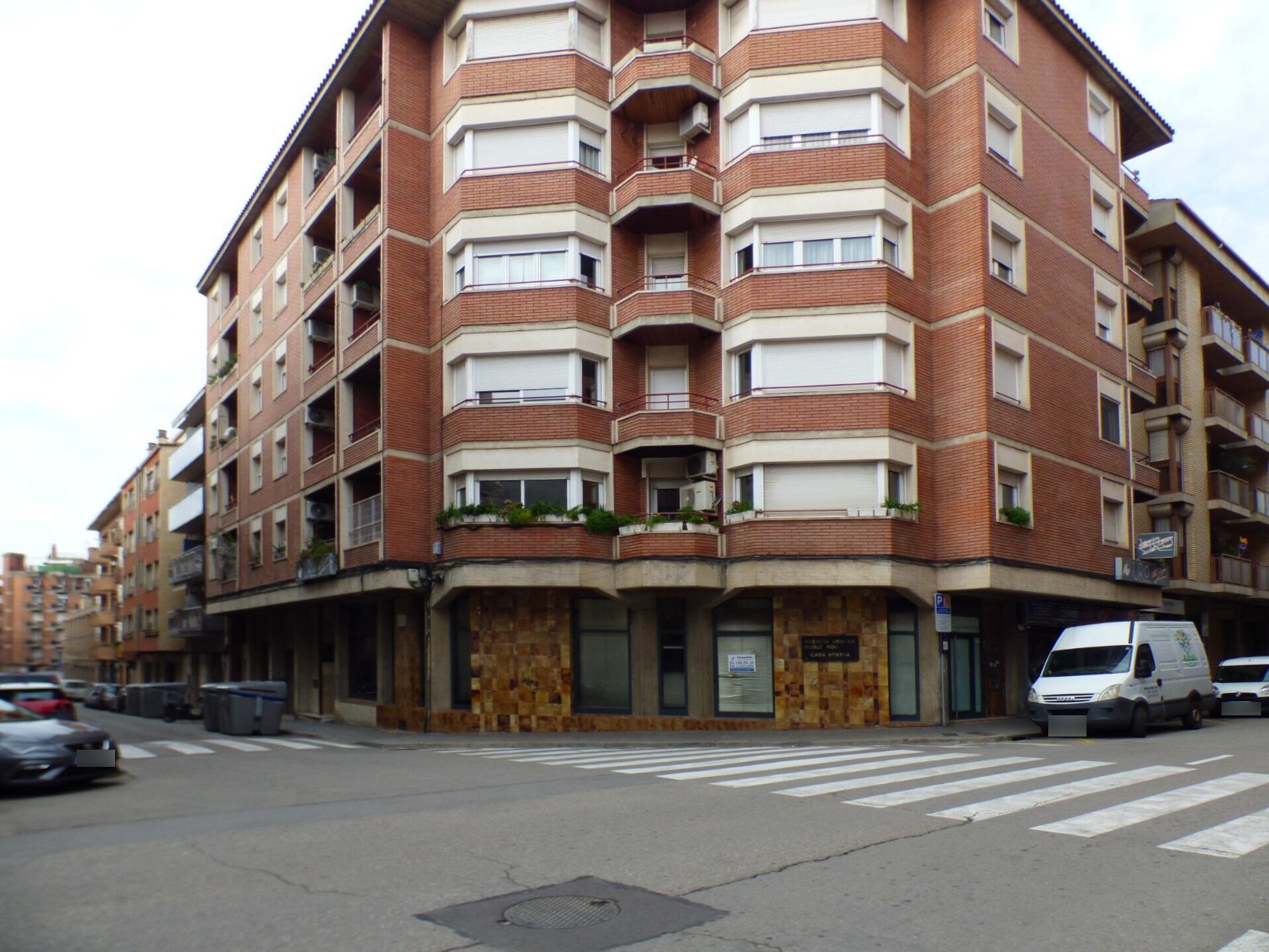 Commerce de détail dans Manresa, Barcelona à louer Photo du bâtiment- Image 1 de 2