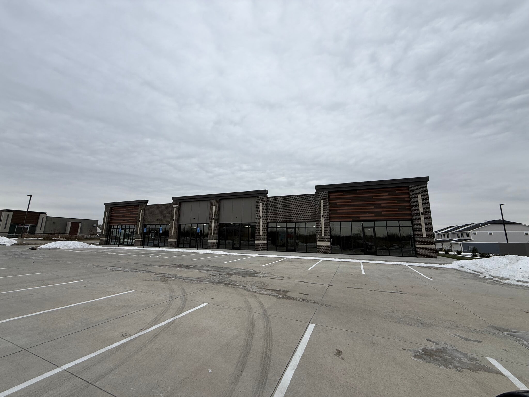 10200 NW 62nd Ave, Johnston, IA for lease Primary Photo- Image 1 of 4