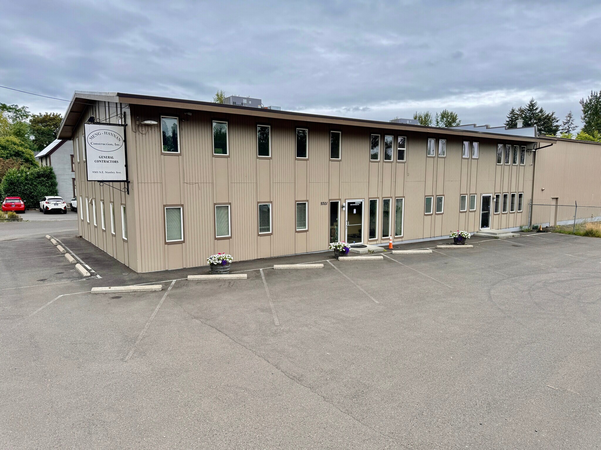 9301 SE Stanley Ave, Milwaukie, OR for lease Primary Photo- Image 1 of 4