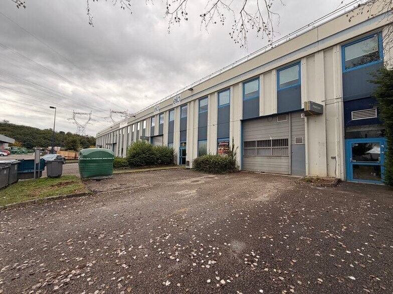 Local d'activités dans Saint-Quentin-Fallavier à vendre - Photo du bâtiment - Image 3 de 7