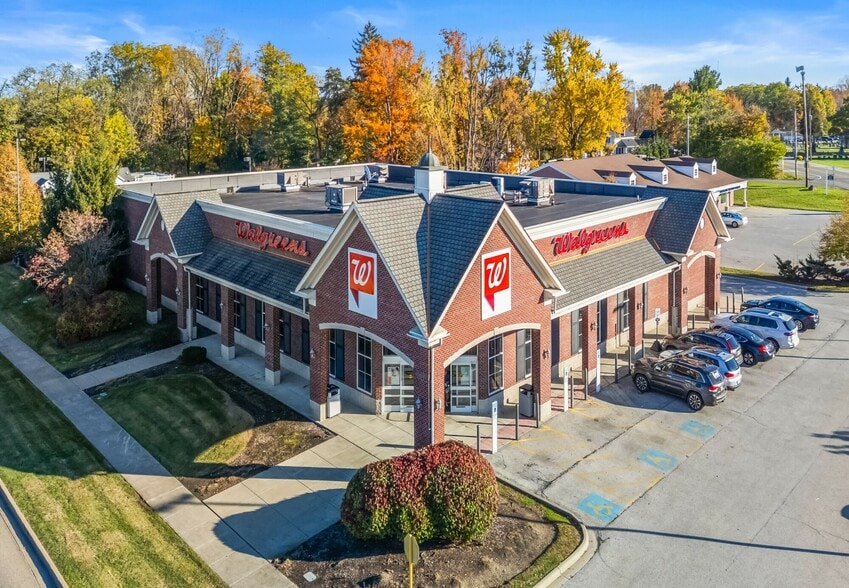 95 W Garfield Rd, Aurora, OH à vendre - Photo du bâtiment - Image 2 de 9