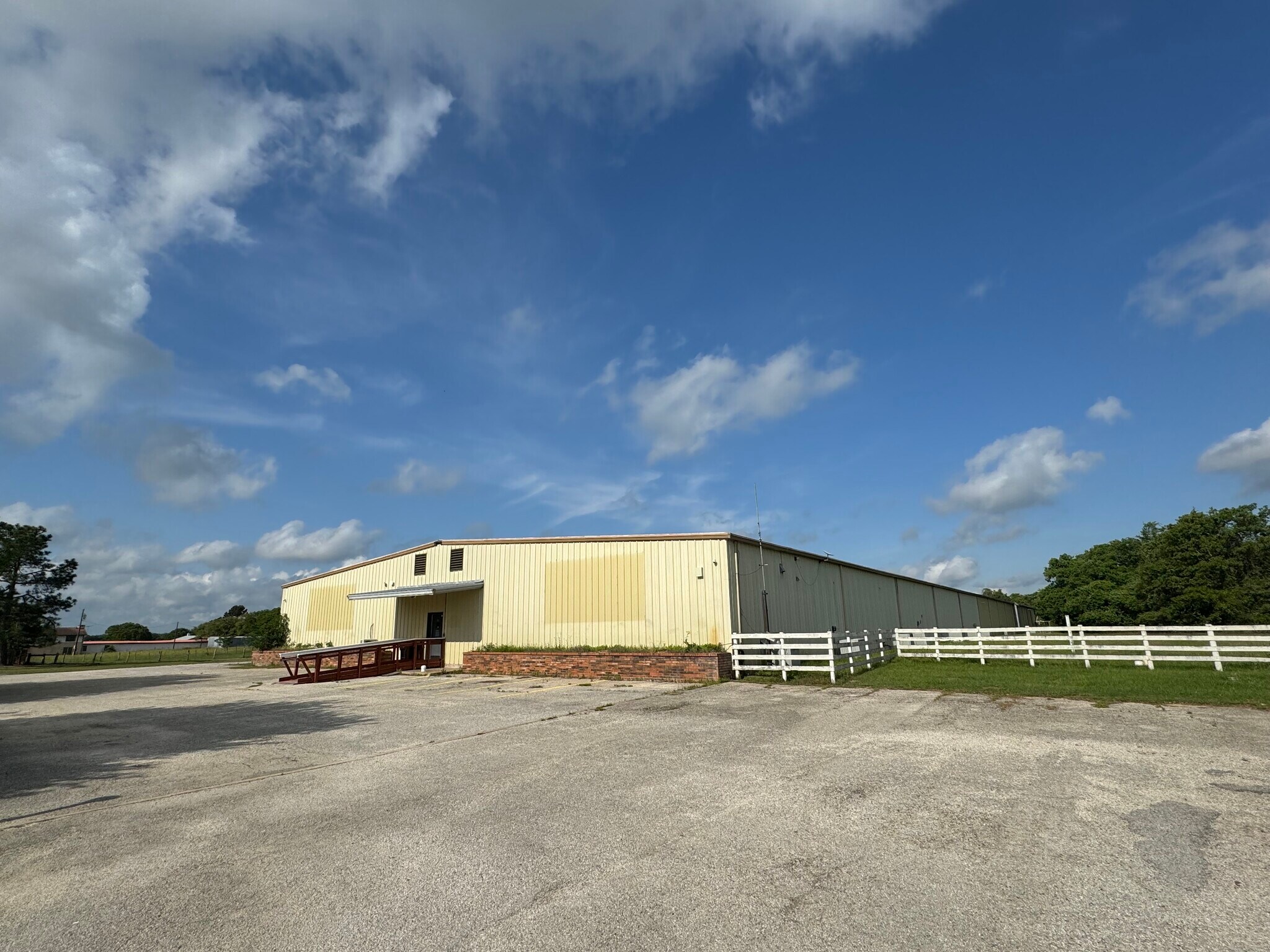 2502 Highway 304, Smithville, TX à vendre Photo du bâtiment- Image 1 de 14