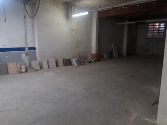 Plus de détails pour Multi-résidentiel à vendre