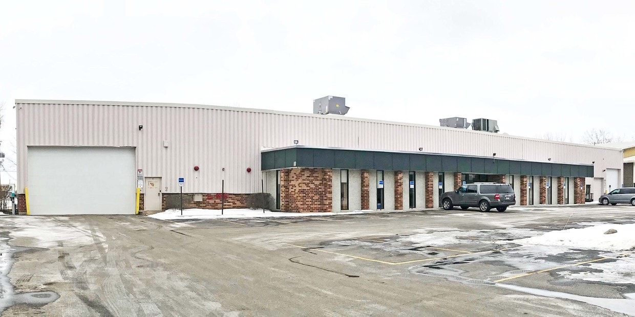 2330-2340 Ernie Krueger Cir, Waukegan, IL for lease Building Photo- Image 1 of 6