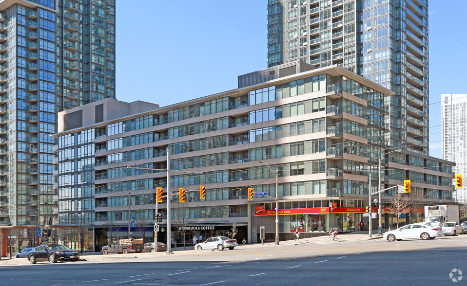 2D Spadina Av, Toronto, ON for lease - Primary Photo - Image 2 of 4