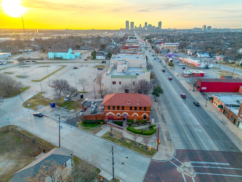 1540 N Main St, Fort Worth, TX à louer - Photo du bâtiment - Image 2 de 6