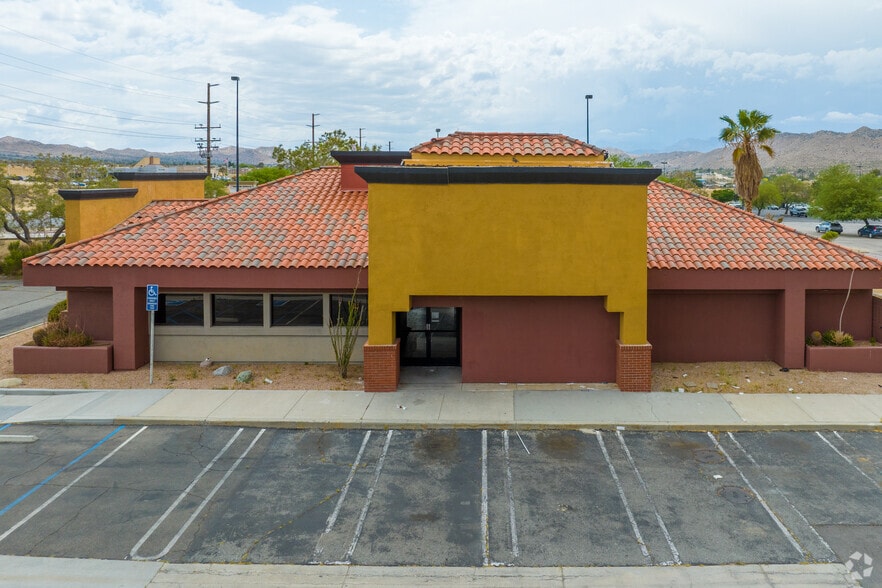 58012 29 Palms Hwy, Yucca Valley, CA à vendre - Photo du bâtiment - Image 2 de 10