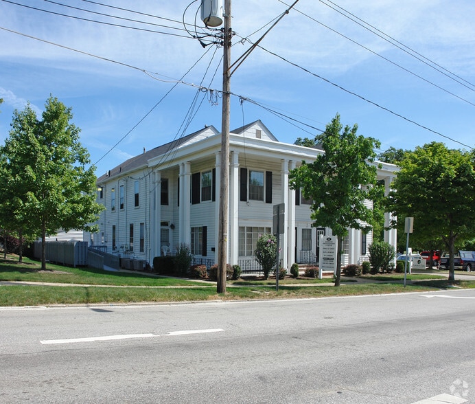 225 E Liberty St, Medina, OH for lease - Primary Photo - Image 2 of 11