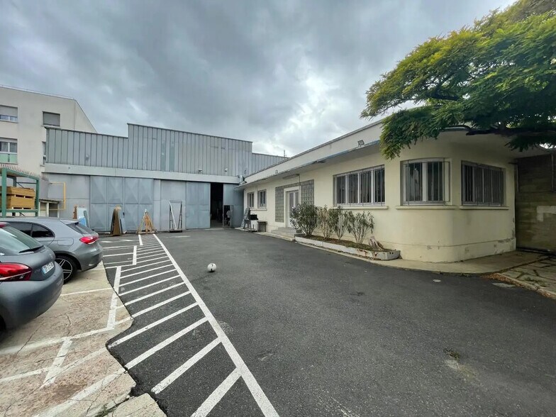 Local d'activités dans Saint-Denis à vendre - Photo du bâtiment - Image 1 de 10