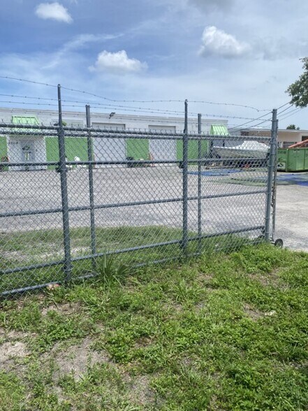 4201 114th Ter N Pinellas Park, Clearwater, FL à vendre - Photo du bâtiment - Image 3 de 15