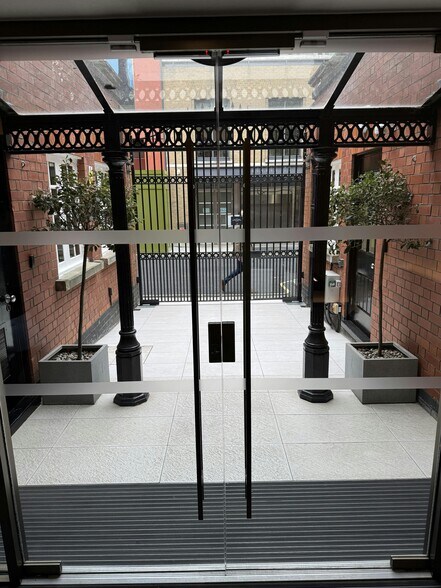 4 Farm St, Londres à louer - Photo du bâtiment - Image 2 de 12