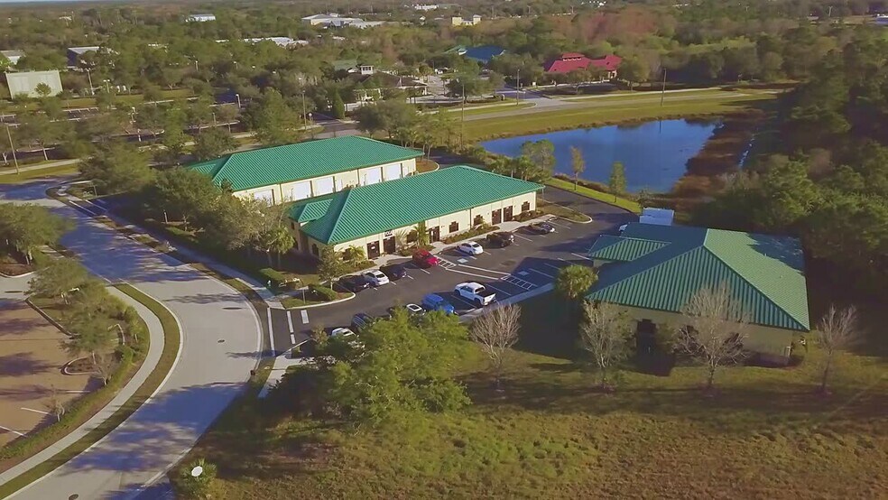 5300-5308 Paylor Ln, Sarasota, FL à louer - Vidéo sur l’inscription commerciale - Image 2 de 8