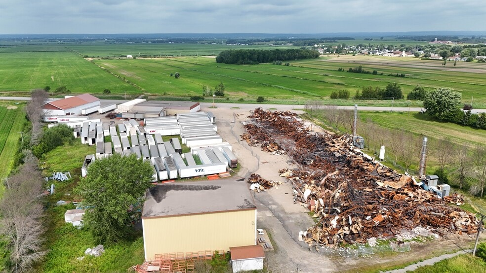 215-223 Boul Ouest O, Maskinongé, QC for sale - Building Photo - Image 2 of 6