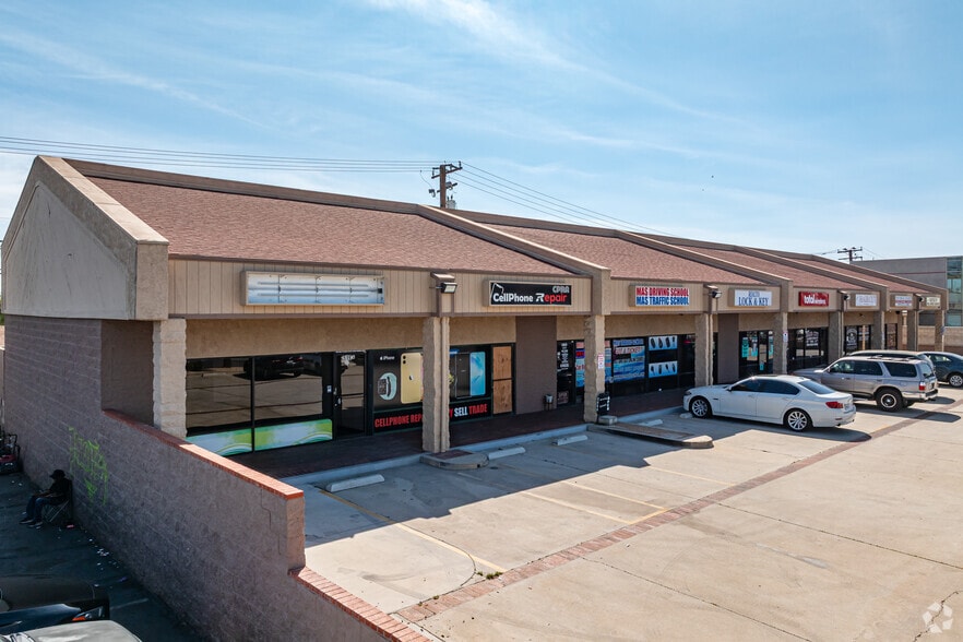 519 W Foothill Blvd, Rialto, CA for lease - Building Photo - Image 2 of 4