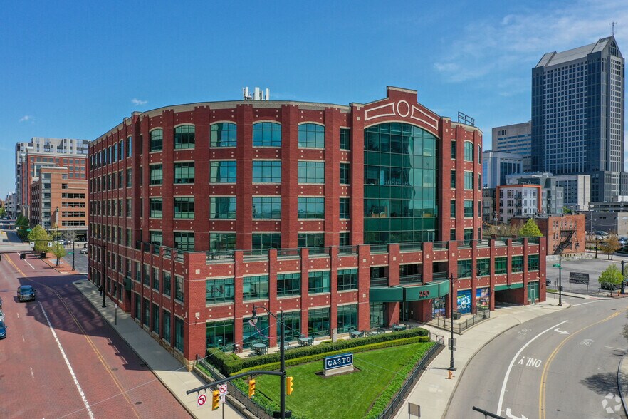250 Civic Center Dr, Columbus, OH à louer - Photo du bâtiment - Image 1 de 2