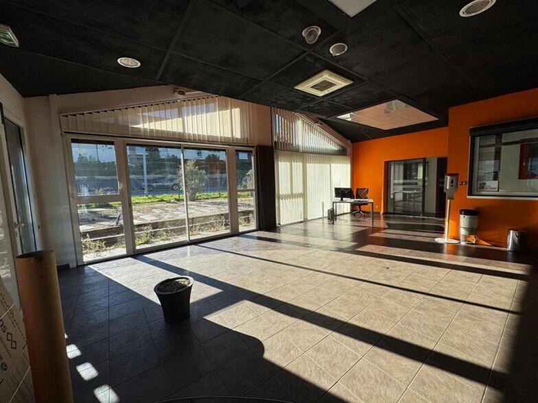 Retail in Castanet-Tolosan for sale - Building Photo - Image 1 of 11