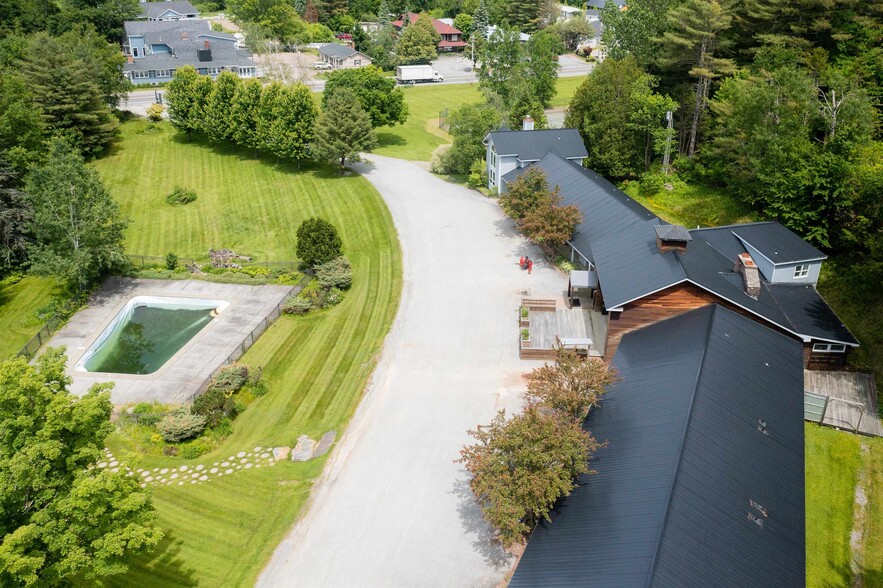 1007 Mountain Rd, Stowe, VT for sale - Building Photo - Image 2 of 9
