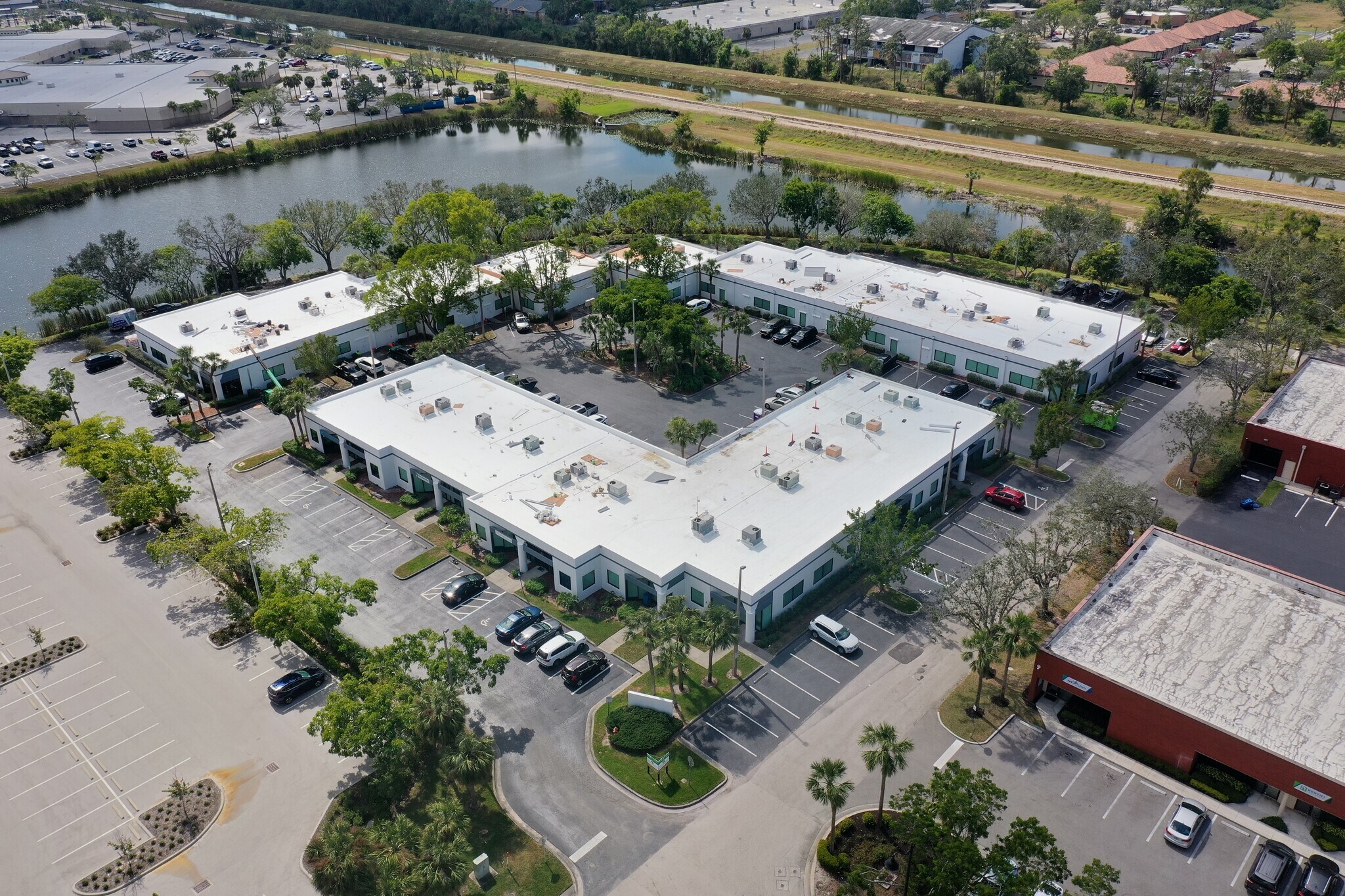4110 Center Pointe Dr, Fort Myers, FL à louer Photo du bâtiment- Image 1 de 2