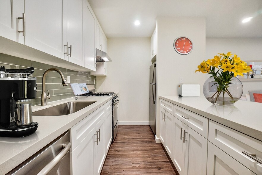 14849 Vanowen St, Van Nuys, CA for sale - Building Photo - Image 2 of 45