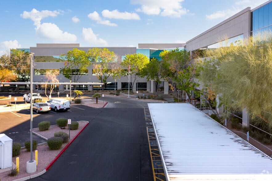 2222 W Dunlap Ave, Phoenix, AZ à louer - Photo du bâtiment - Image 3 de 10