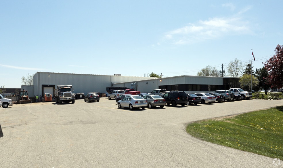 75 Bathurst Dr, Waterloo, ON for sale - Primary Photo - Image 1 of 1