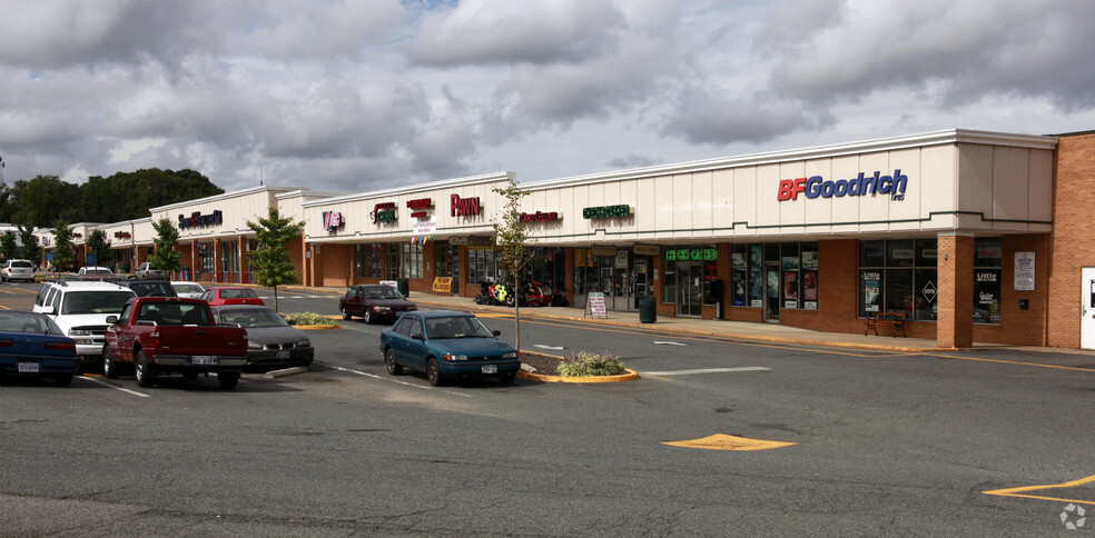 5041 Jefferson Davis Hwy, Fredericksburg, VA for lease - Primary Photo - Image 1 of 17