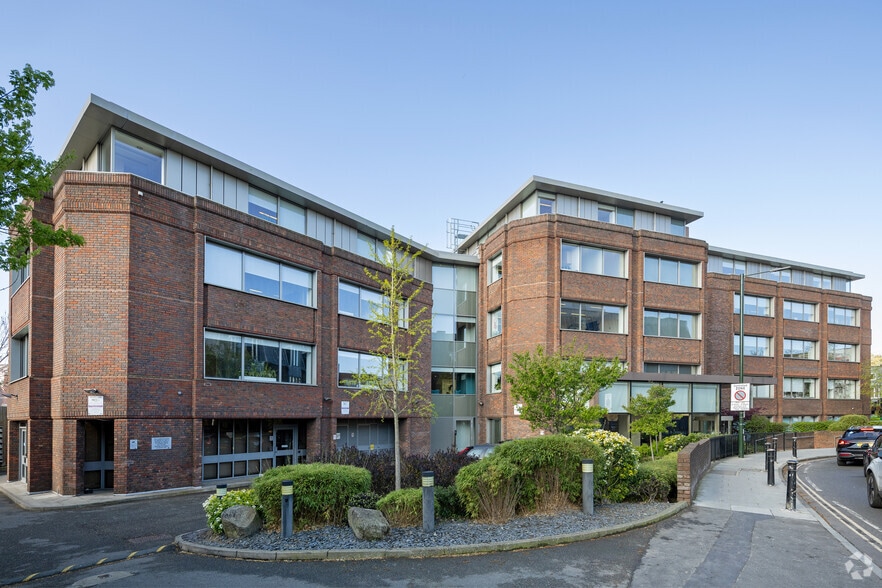 1-17 Church Rd, Richmond for lease - Building Photo - Image 2 of 8