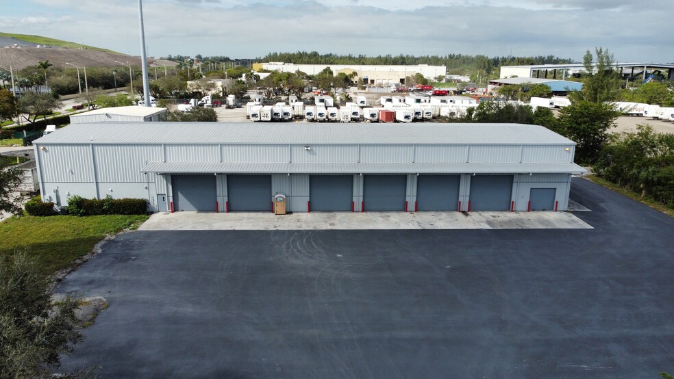 2501 Wiles Rd, Deerfield Beach, FL for lease - Building Photo - Image 1 of 30