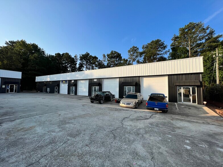 1403 Iris Dr, Conyers, GA à louer - Photo du bâtiment - Image 2 de 3