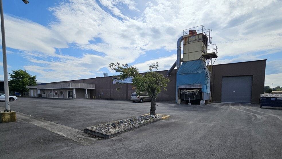 2219 Talley Way, Kelso, WA for sale - Building Photo - Image 3 of 17