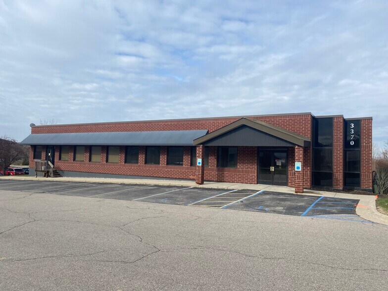 3370 E Jolly Rd, Lansing, MI à louer - Photo du bâtiment - Image 3 de 7