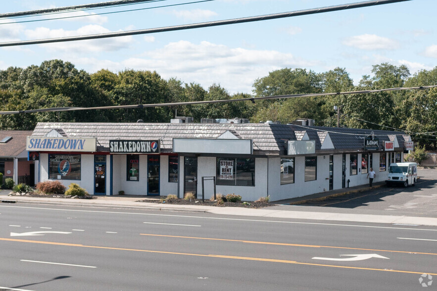 554 Medford Ave, Patchogue, NY for lease - Building Photo - Image 1 of 6