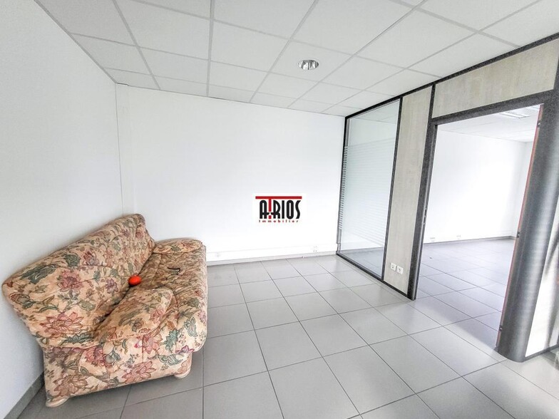 Office in Ollioules for lease - Interior Photo - Image 3 of 4