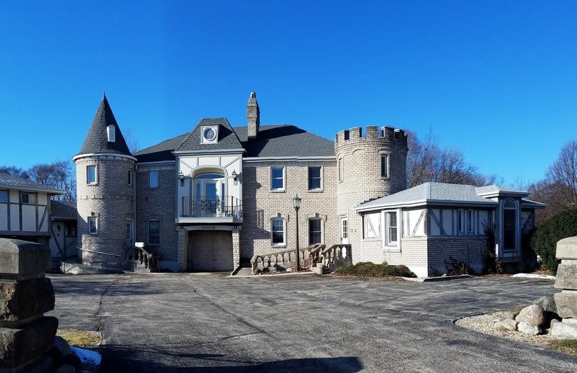 800 Roundabout, West Dundee, IL à vendre - Photo du bâtiment - Image 1 de 1