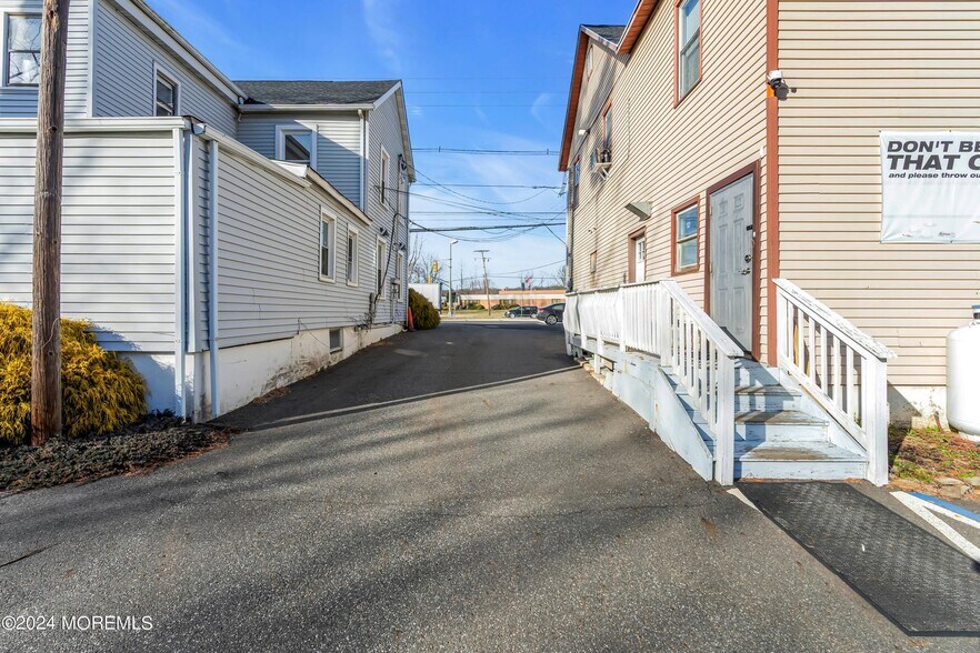 451-453 State Route 33 Millstone, NJ portefeuille de 2 propriétés à vendre sur LoopNet.ca - Photo du bâtiment - Image 3 de 19