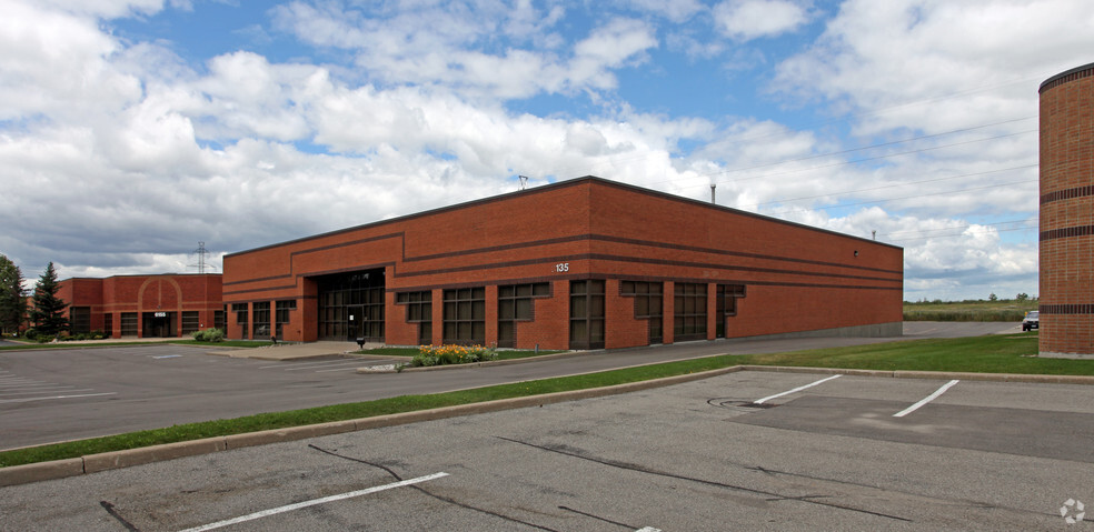 6135 Danville Rd, Mississauga, ON for sale - Building Photo - Image 3 of 8