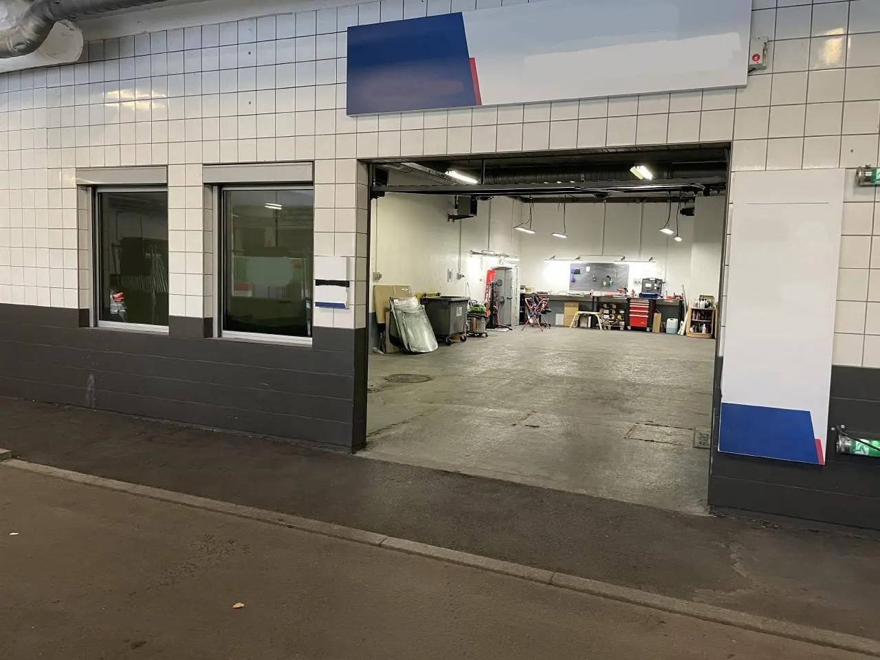 Flex in Courbevoie for lease Building Photo- Image 1 of 7