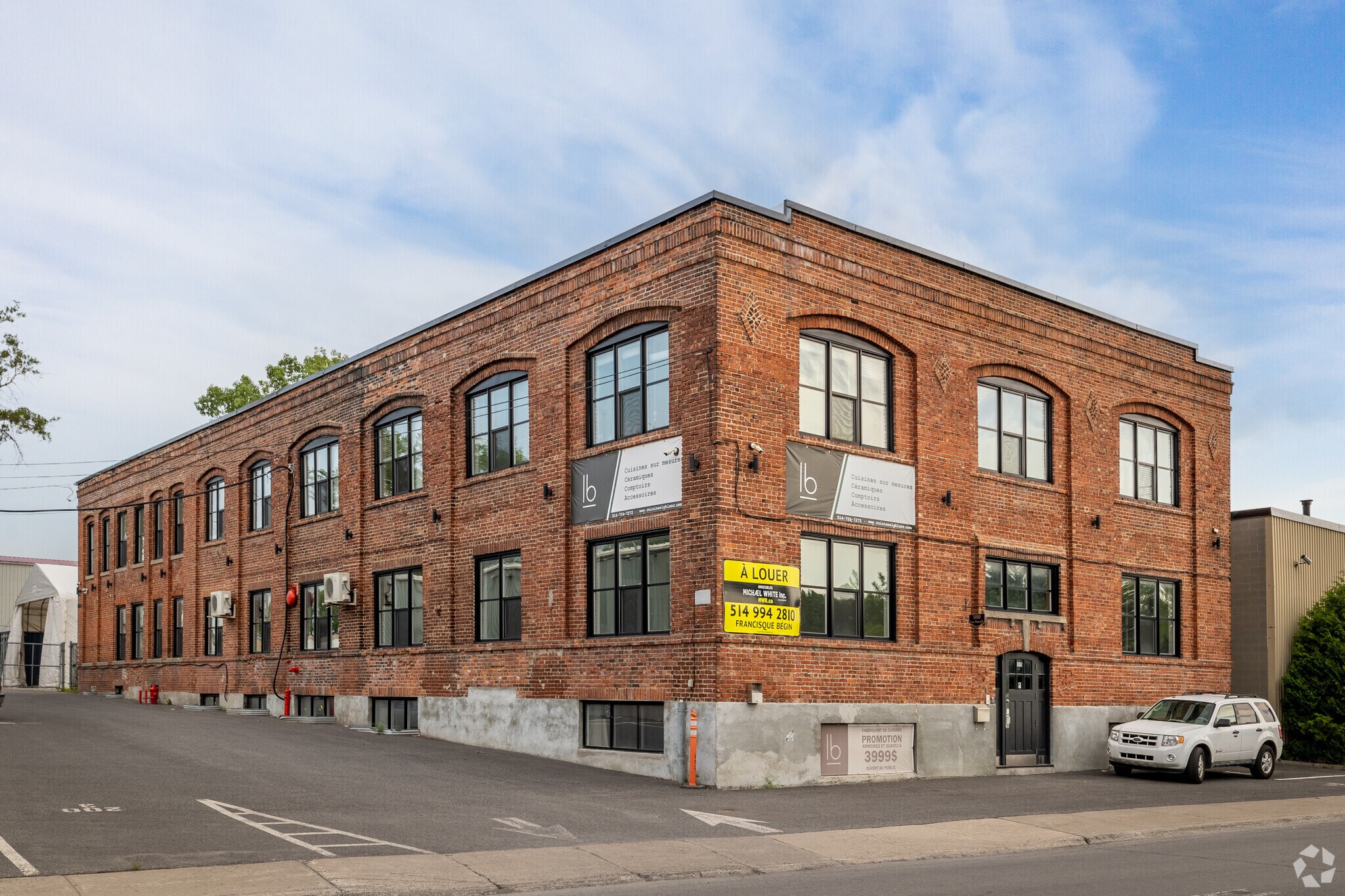 5010 Rue Saint-Patrick, Montréal, QC à louer Photo principale- Image 1 de 39