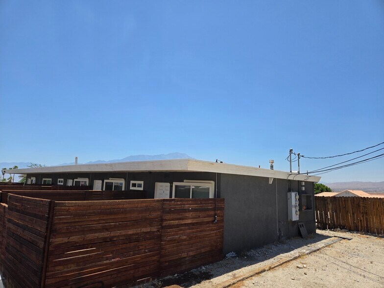 10485 Santa Cruz Rd, Desert Hot Springs, CA à vendre - Photo du bâtiment - Image 2 de 12